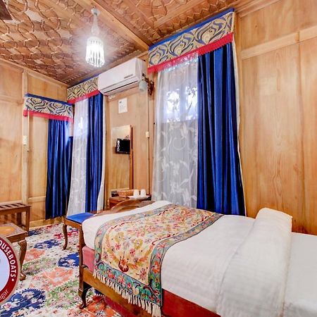 Bed and Breakfast Lake Victoria Houseboats Srīnagar Exterior foto