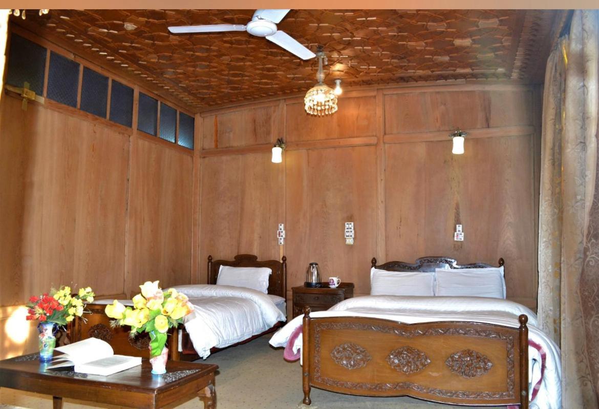 Bed and Breakfast Lake Victoria Houseboats Srīnagar Exterior foto